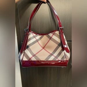 Beautiful Burberry bag/ tote 😍